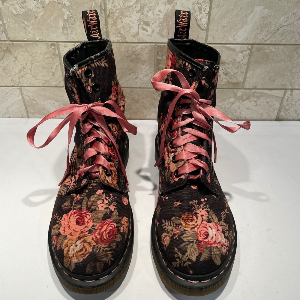 Dr. Martens 1460 Pascal Floral Canvas Boots Pink Ribbon Laces Womens 7 Flaw - Picture 2 of 9